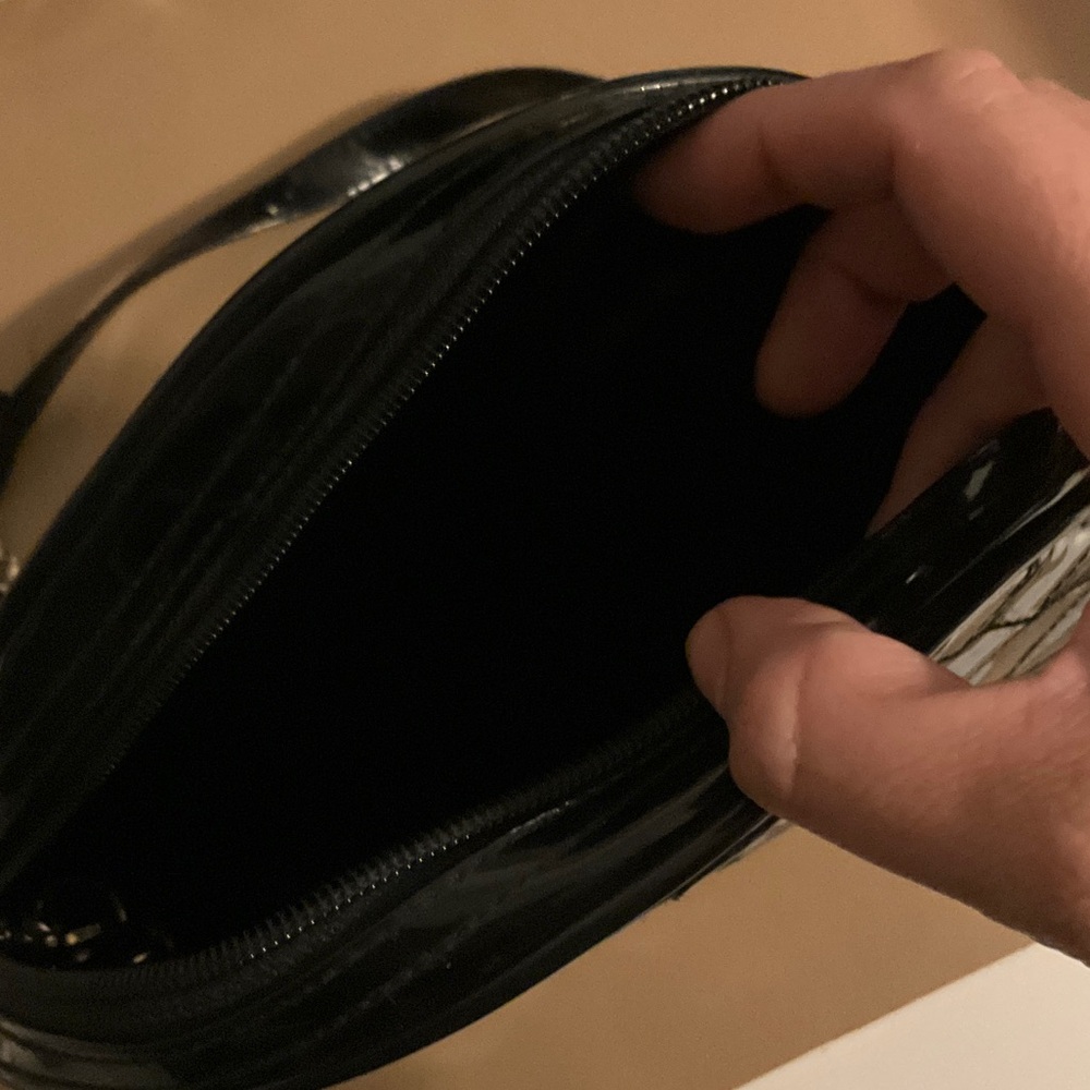 Elegant Black Quilted Women's Bag - Picture 2 of 3